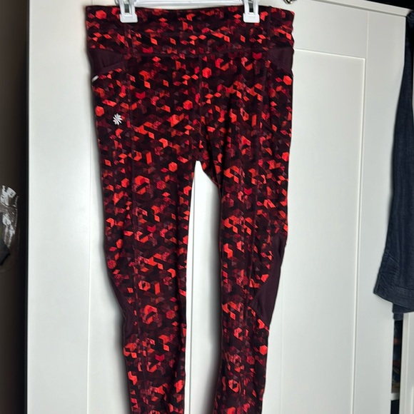Athleta Pants - Athleta triangular be free tight women’s small red geometric leggings